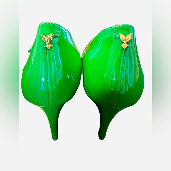 J Renee Grosgrain Ornament Bow Pump - Picture 7 of 13